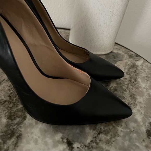 Saks Fifth Avenue Leather Black Pumps - Picture 8 of 11